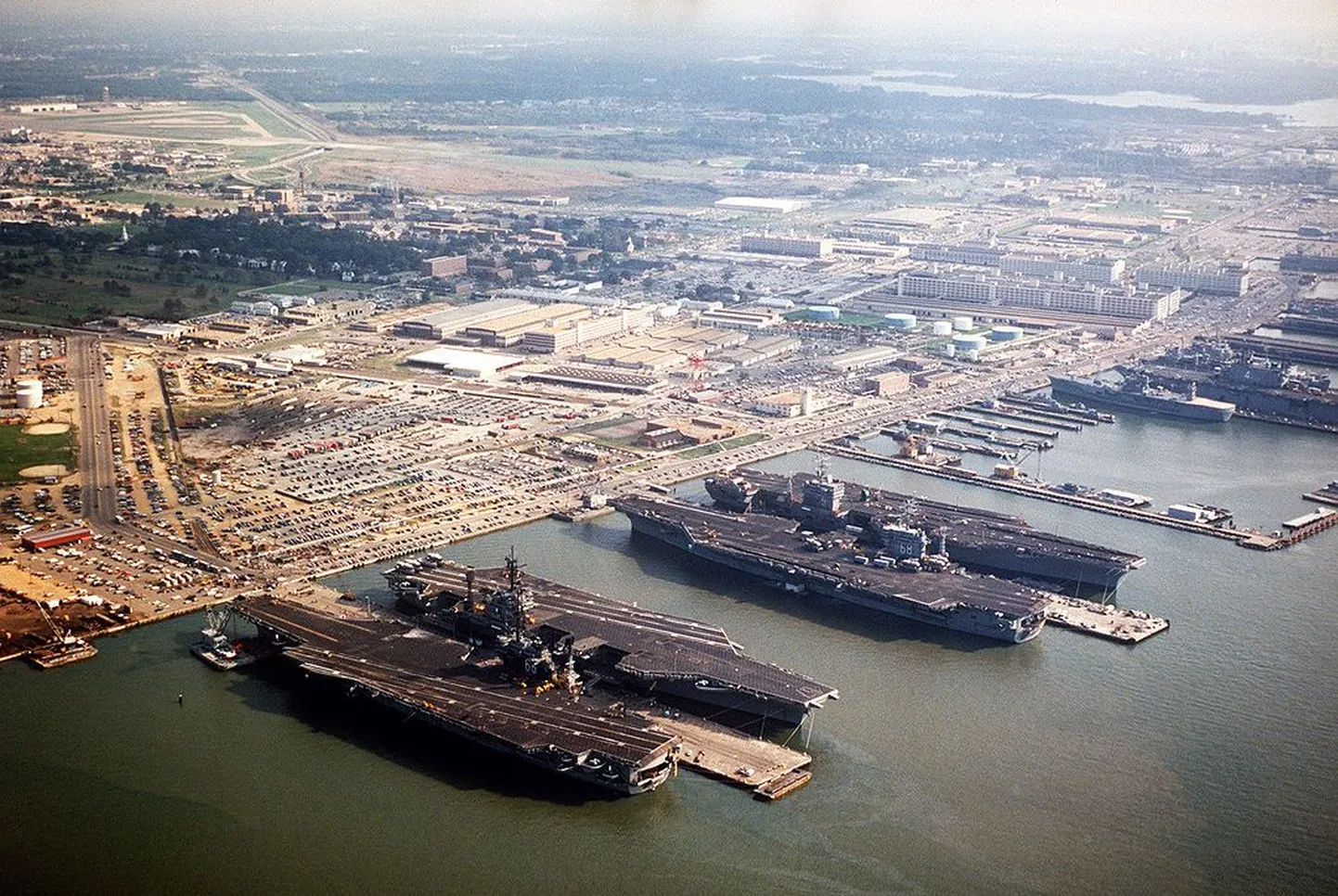 Maailma suurim mereväebaas Naval Station Norfolk.