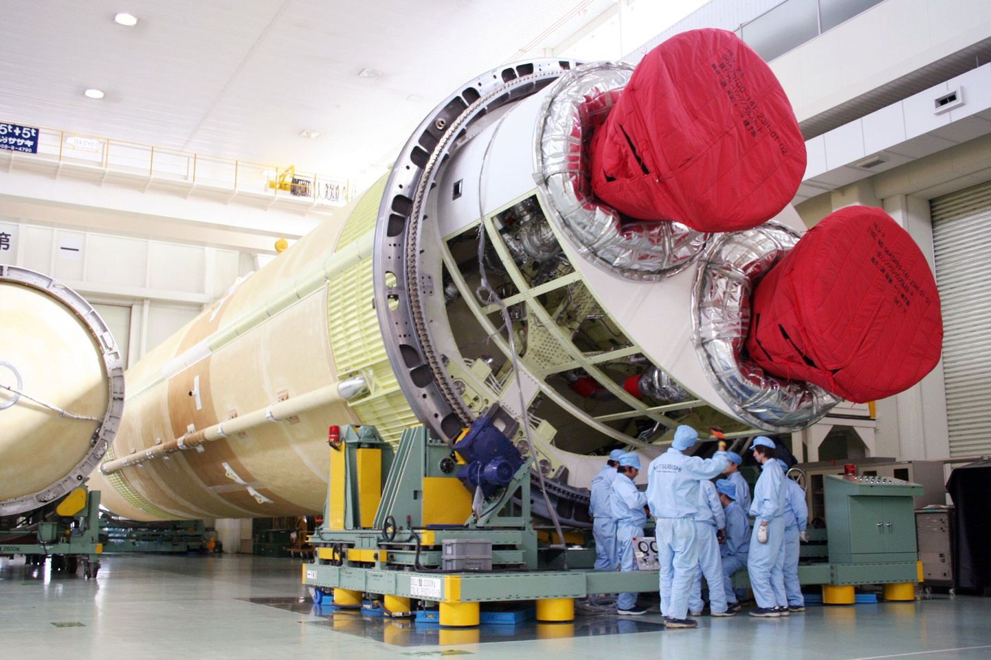 H-2B rakett Jaapani suurima relvatootja MHI tehases 2009. aastal.