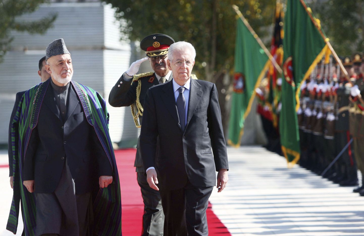Mario Monti (paremal) ja Hamid Karzai täna Kabulis.