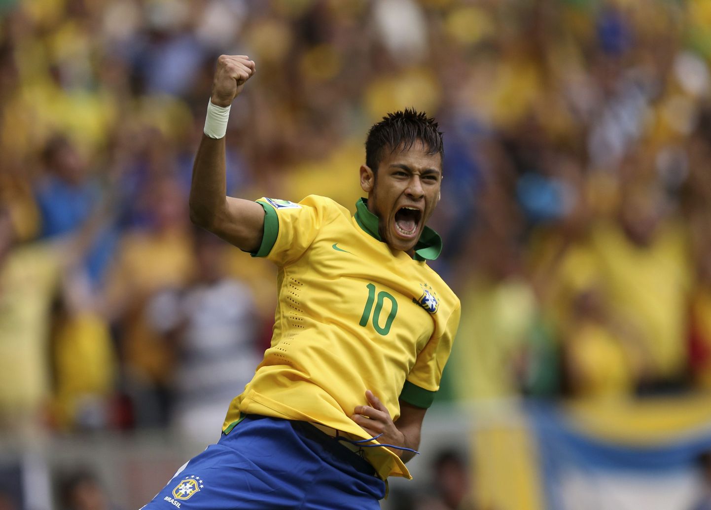 Neymar väravat tähistamas