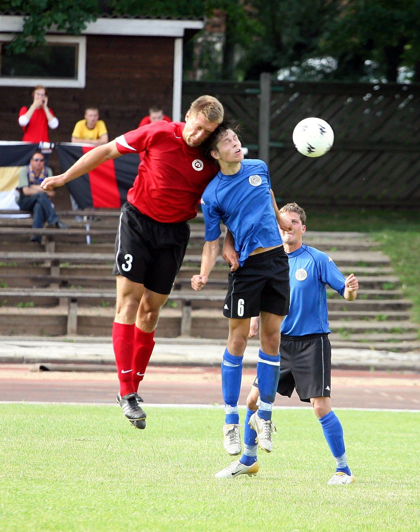 Aleksandr Kulik (punases) eelmise aasta suvel Narva Transi eest mängides.