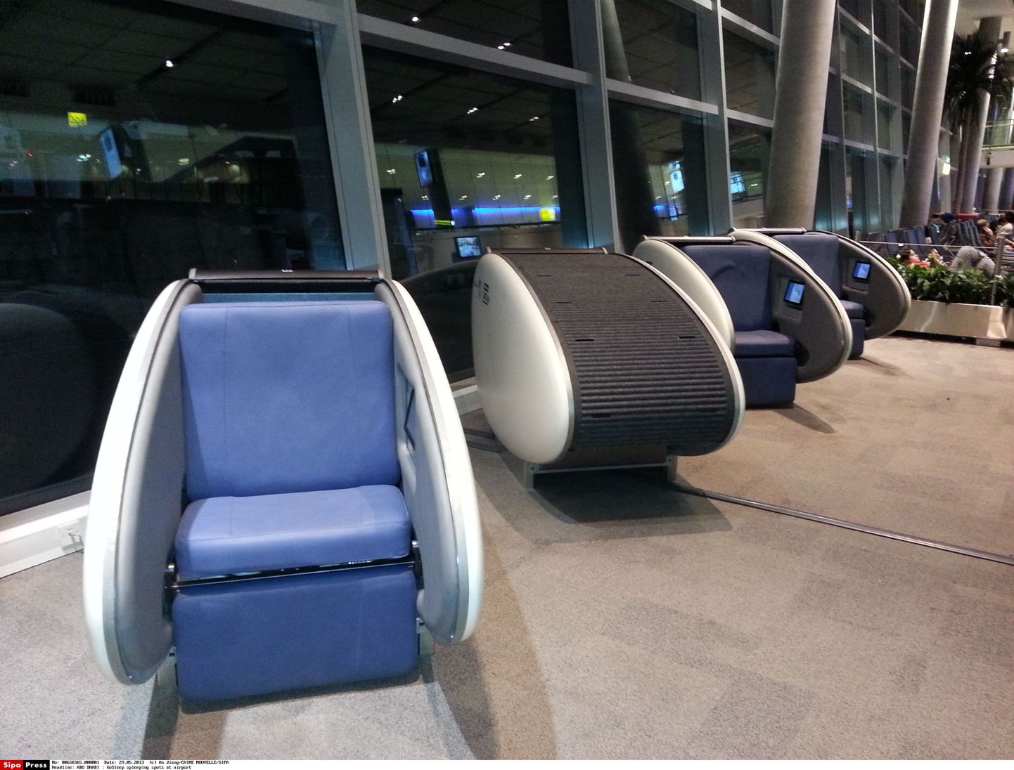 Magamiskabiinid Abu Dhabi lennujaamas. Sarnased magamiskabiinid on ka USA koolides.