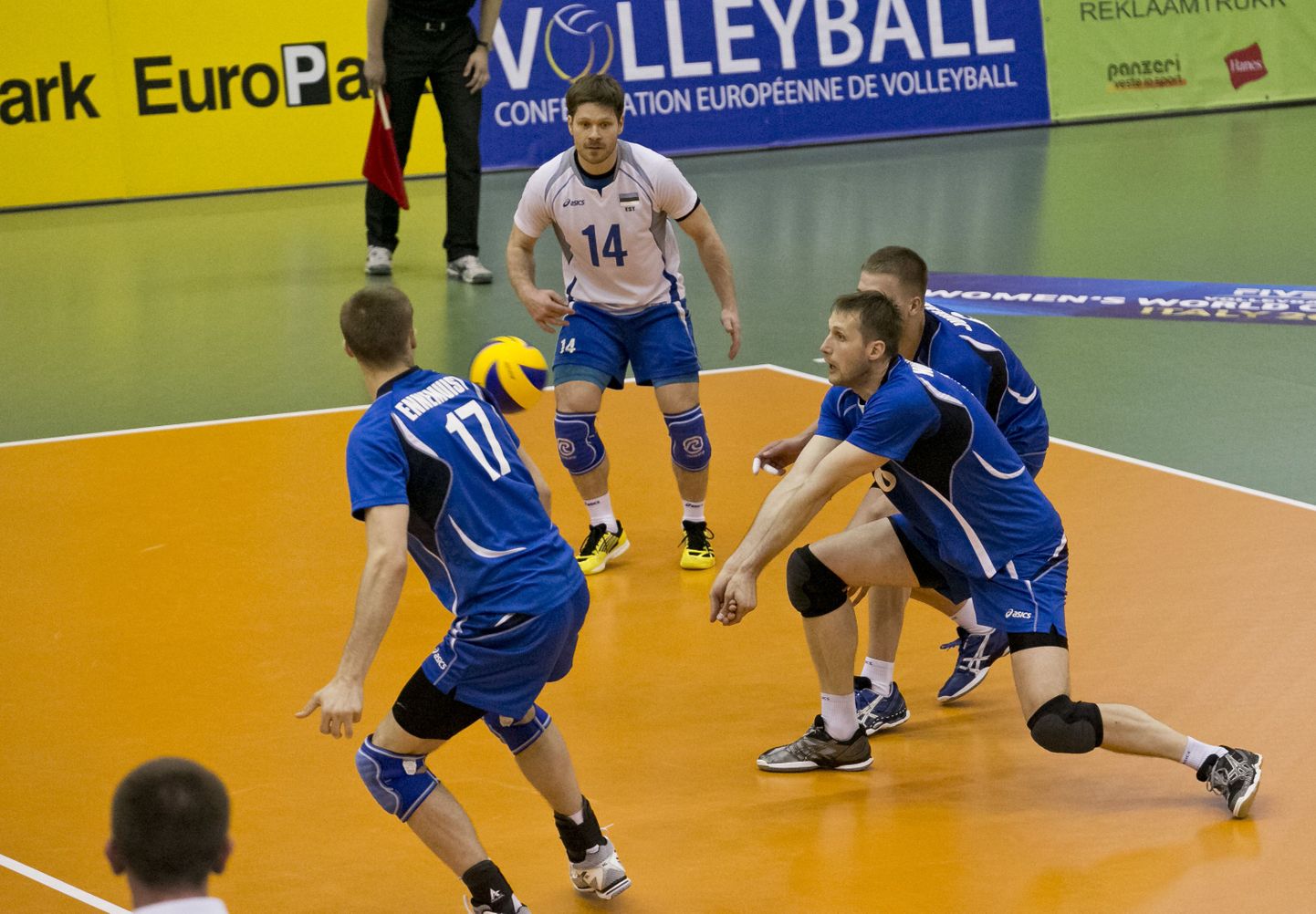 Eesti koondise mängijad MM-valikturniiril Läti vastu.