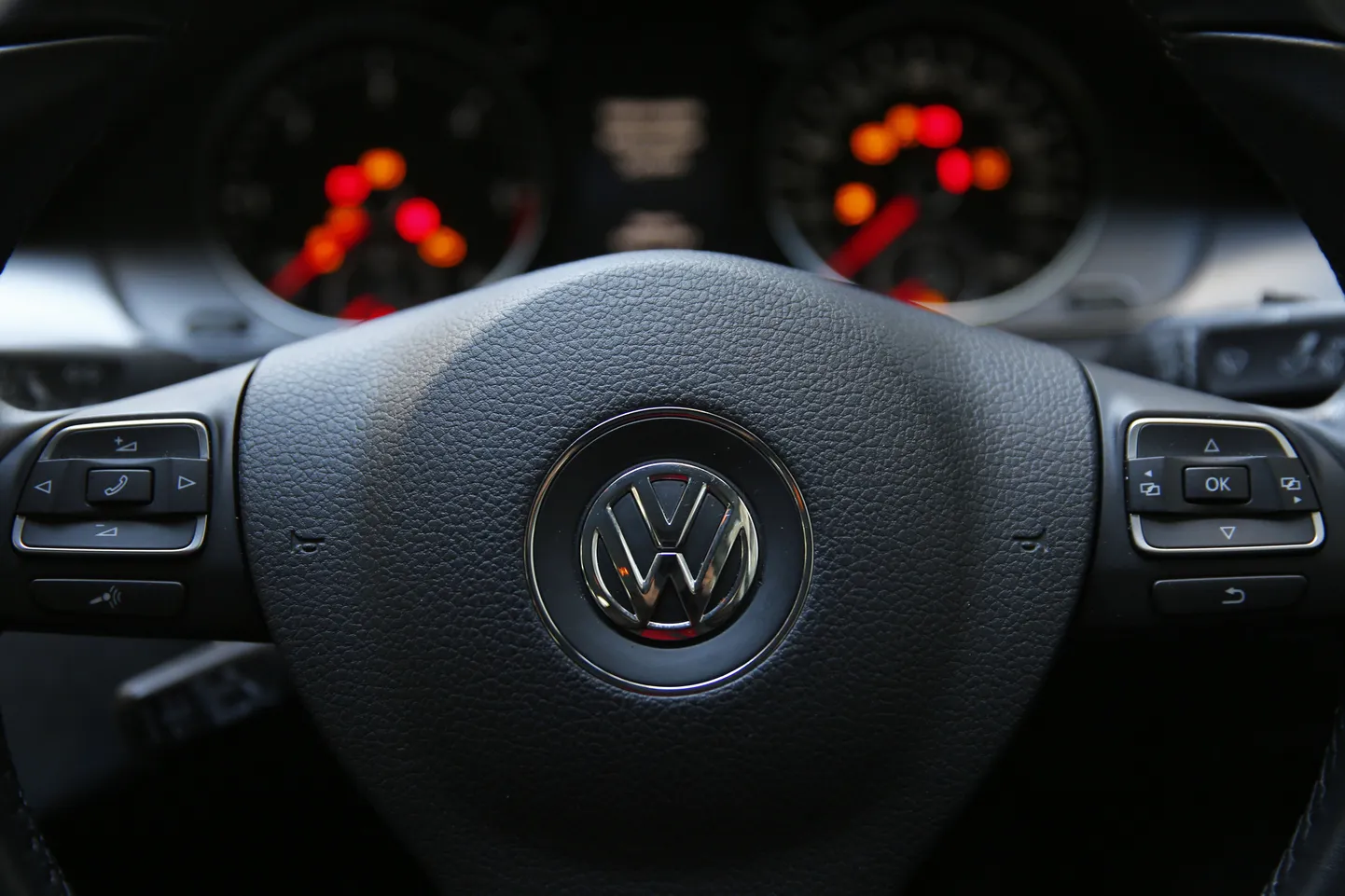 Логотип Volkswagen. Иллюстративное фото.