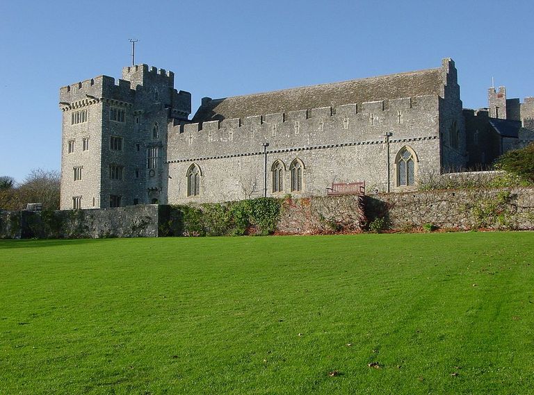 Atlantic kolledž asub Walesis 12. sajandist pärit St. Donati lossis