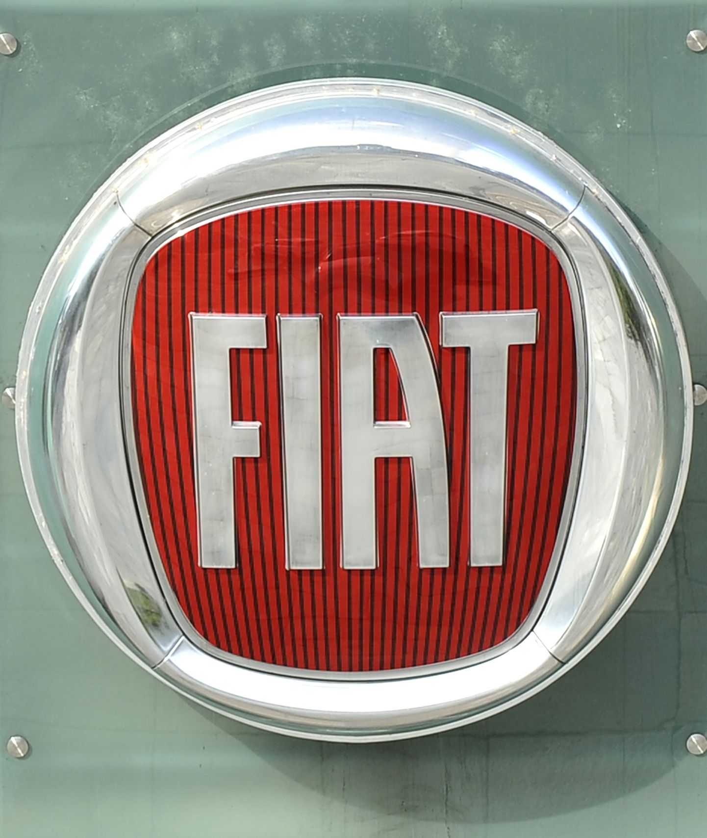 Fiati logo Torinos asuva tehase väraval.