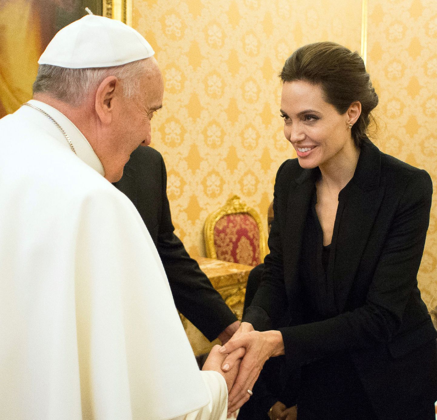 Анджелина Джоли встретилась с Папой Римским.