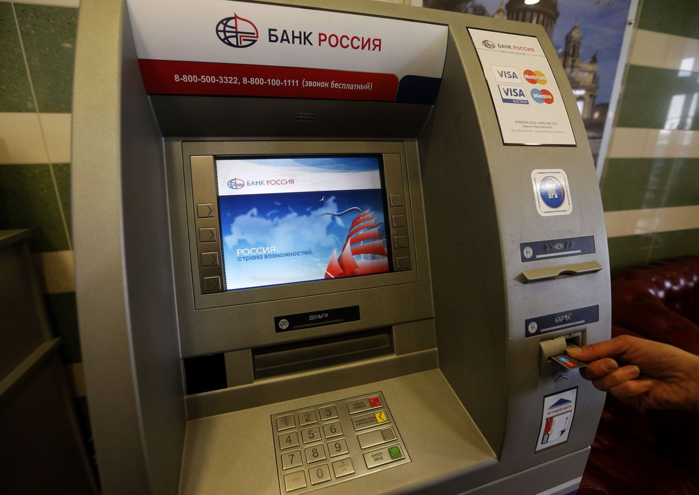 Reedest alates polnud Vene Mastercardi ja Visa omanikel võimalust ei SMP ega Rossija pangast kaardiga raha välja võtta. Nüüd on SMP panga puhul teenus taastatud.