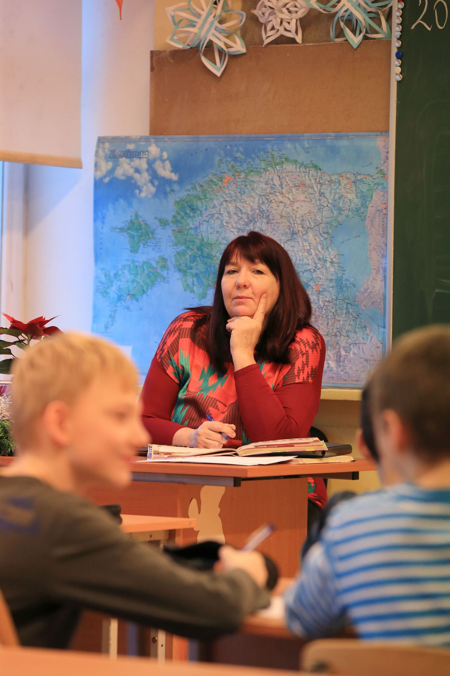 Variku kooli klassiõpetaja Maire Kiidron näeb ja leiab oma õpilastes üles pigem head ning usub, et nii kodus kui koolis on kõige tähtsamad suhted. Oma praegusi õpilasi vaadates kujutab ta juba ette, kui särav tulevik neid ootab.