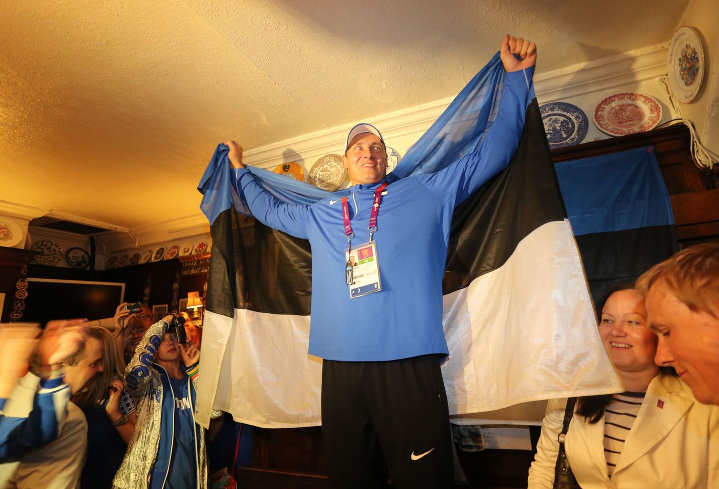 Герд Кантер на вечеринке, посвященной завоеванию бронзовой медали Олимпиады.