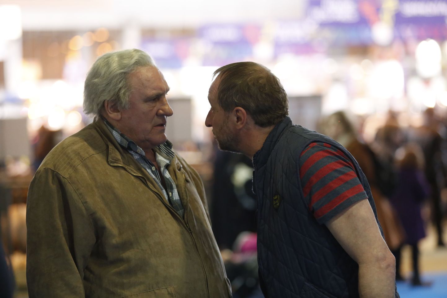 Isa (Gerard Depardieu) ja poeg (Benoît Poelvoorde) aktsioonis.