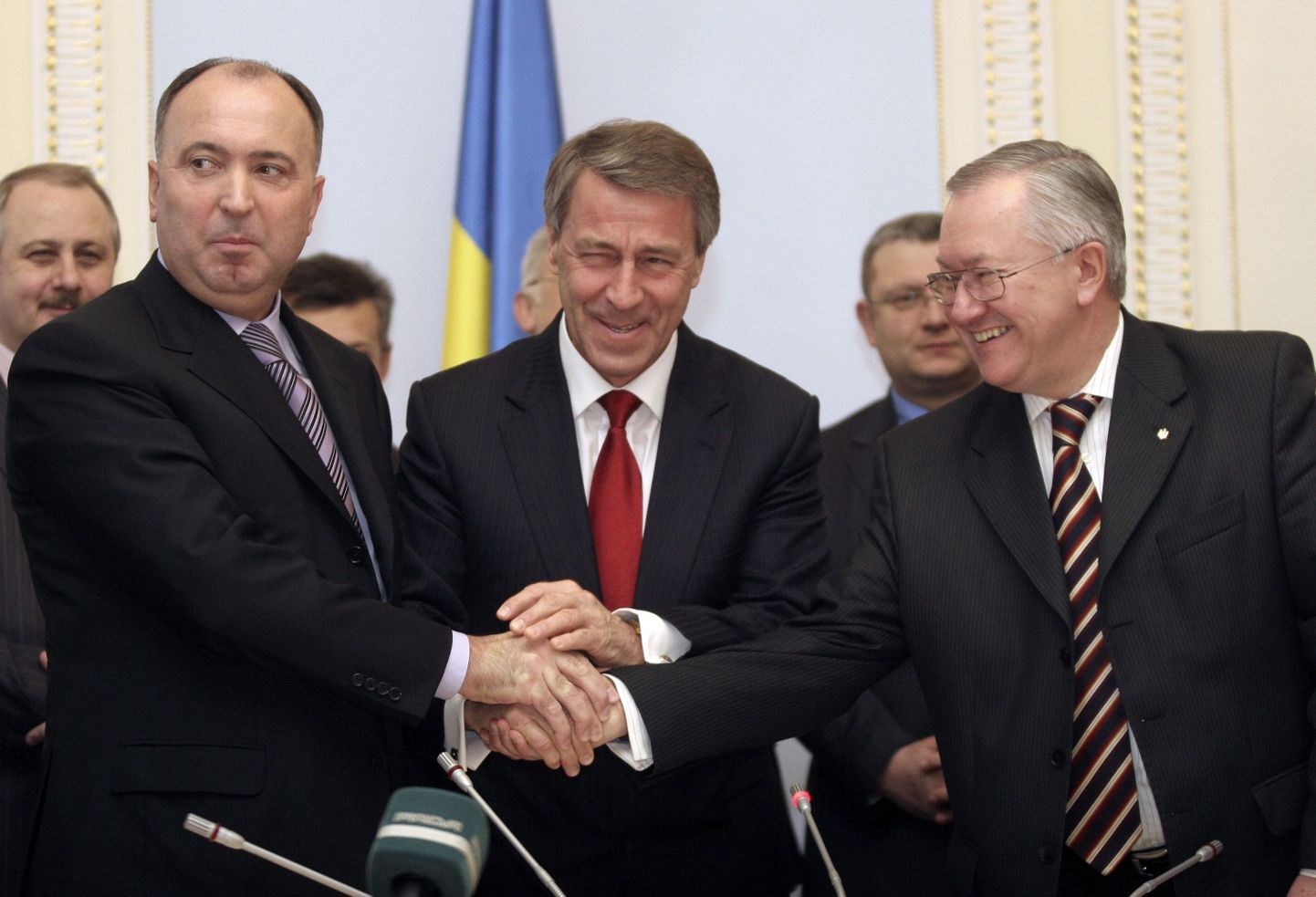 Boris Tarasjuk (keskel).