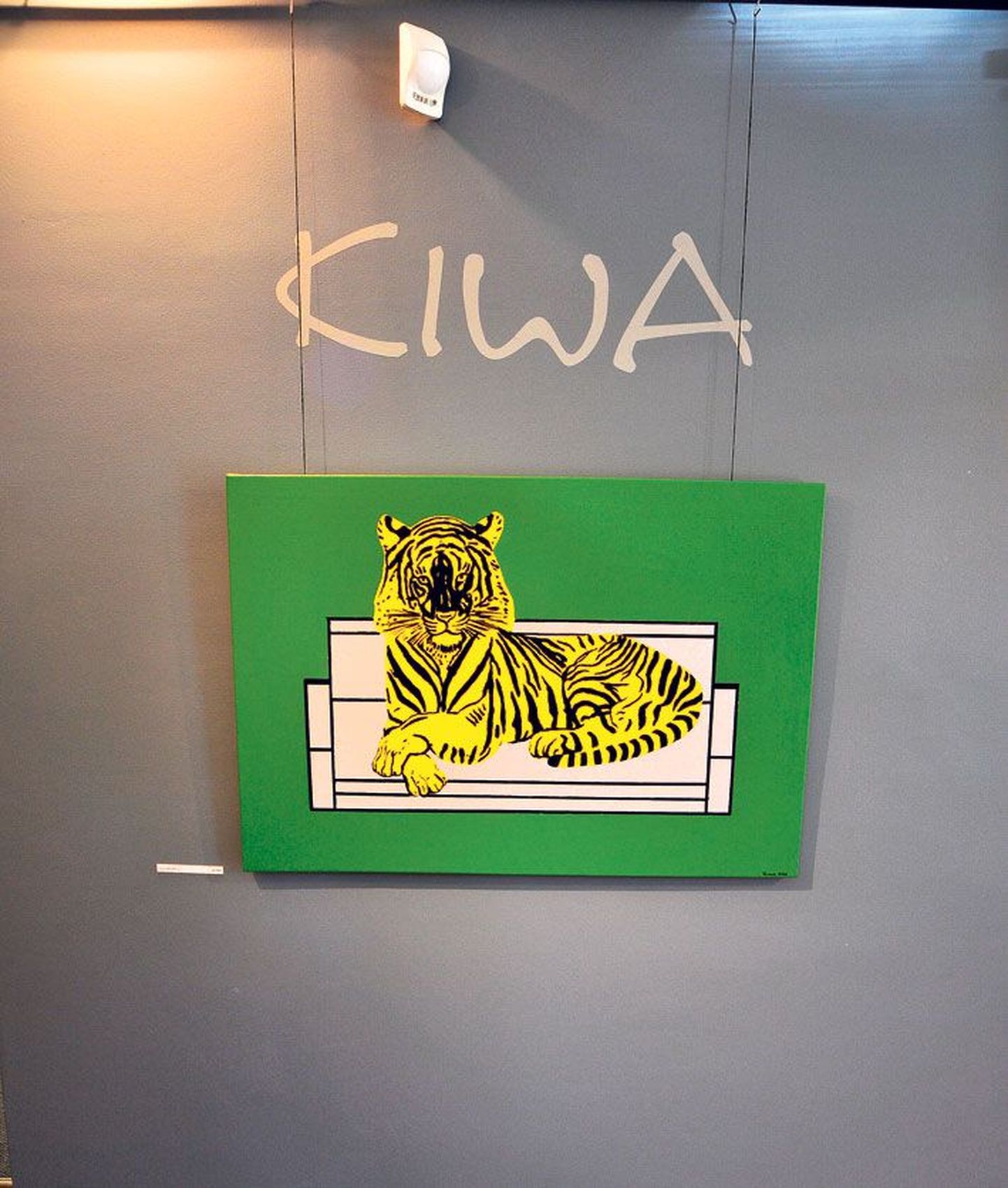 Jaanus Kivaste (34) alias Kiwa näitust E-kunstisalongis, kus on ka maal «Tiiger diivanil», saab vaadata 
10. juulini.