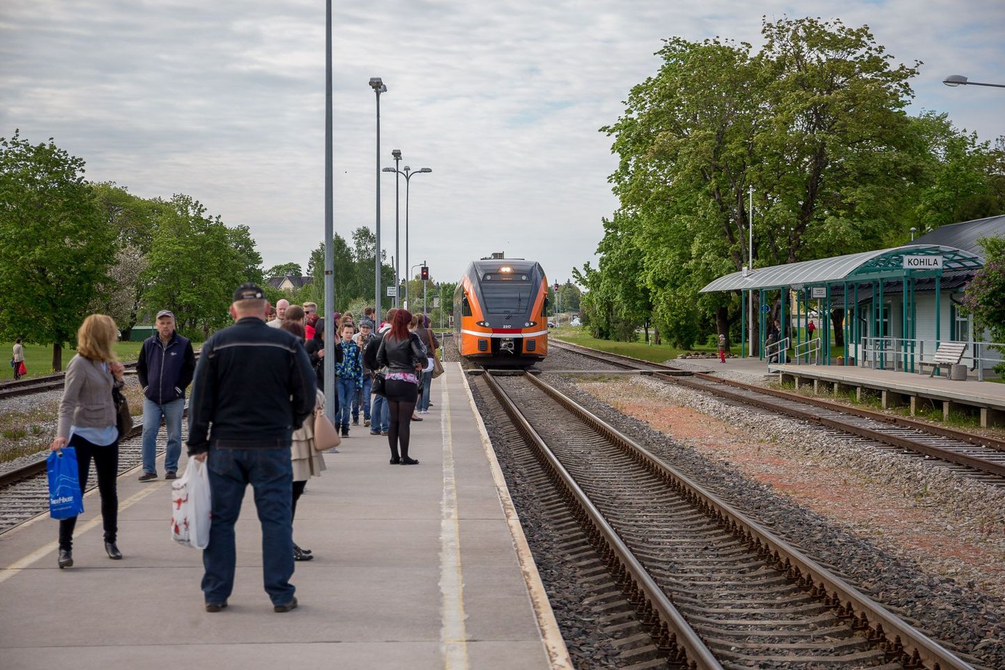 Kohila jaamas tekkis ohtlik olukord, kui vedurijuht eiras keelavat punast tuld ja hakkas vastu sõitma Tallinna suunas tulevale rongile.