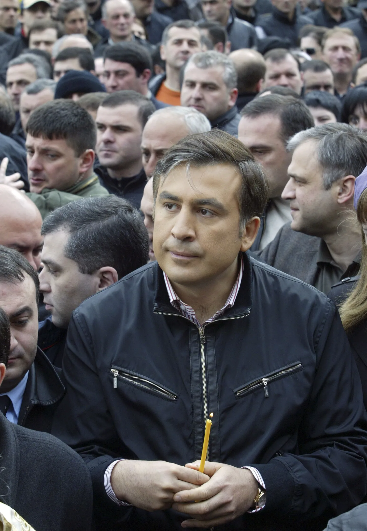 Оппозиция требует отставки Саакашвили.