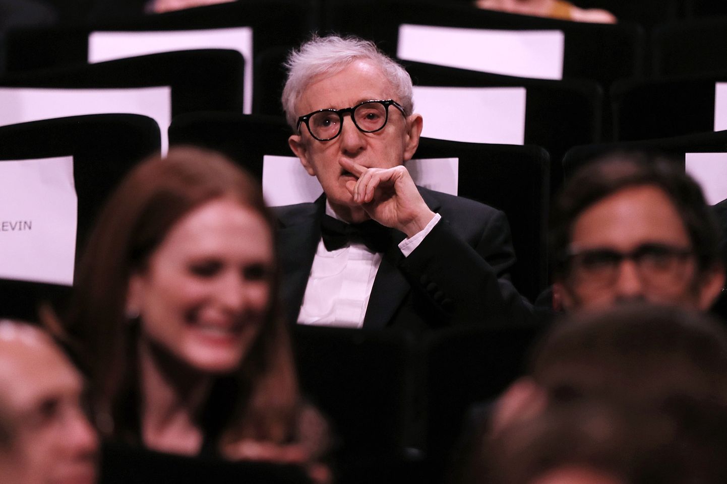 Avafilmi «Kohvikuseltskond» režissöör Woody Allen ootab avatseremoonia algust.