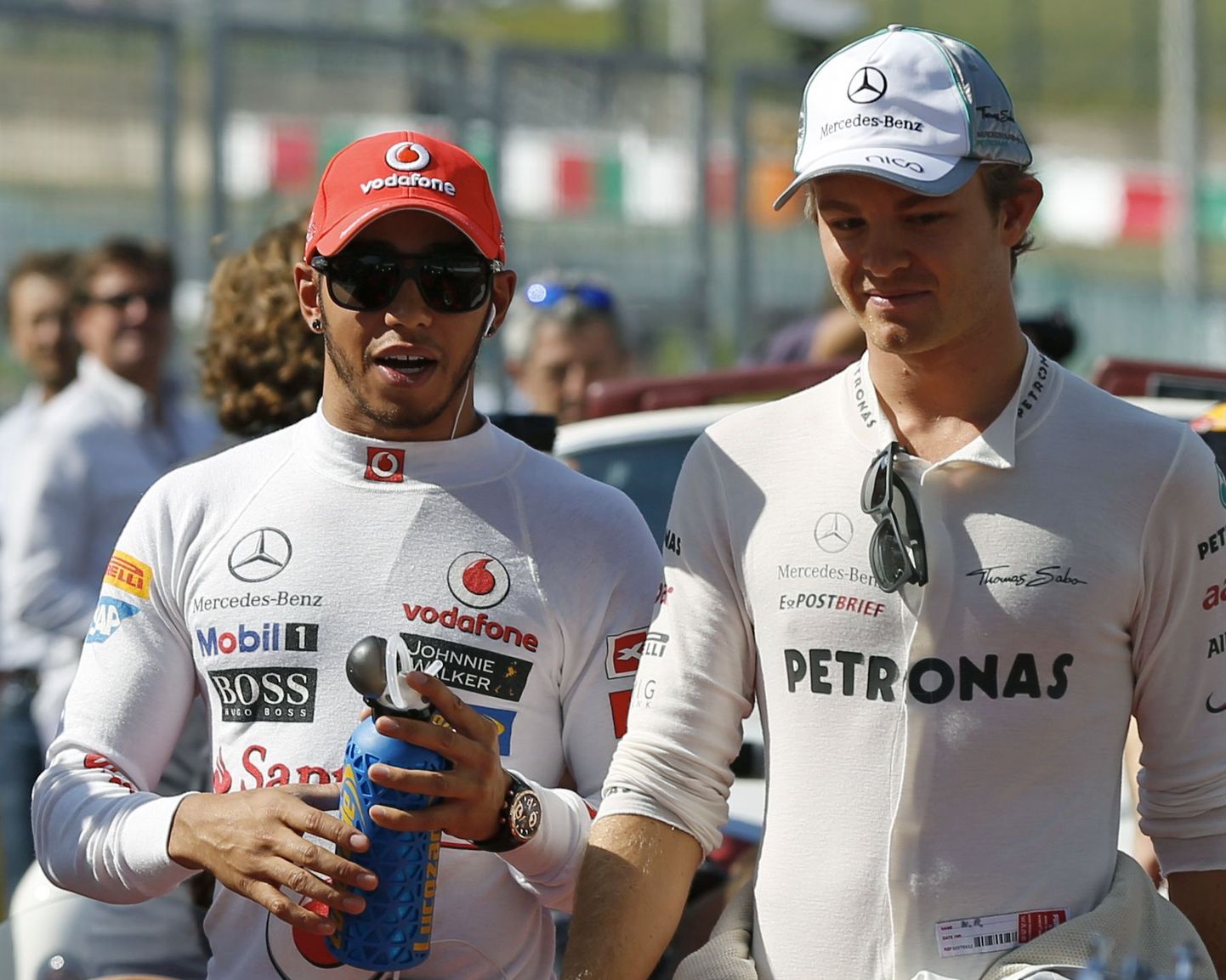 Lewis Hamilton (vasakul) kuulub järgmisel hooajal ühte tiimi Nico Rosbergiga.