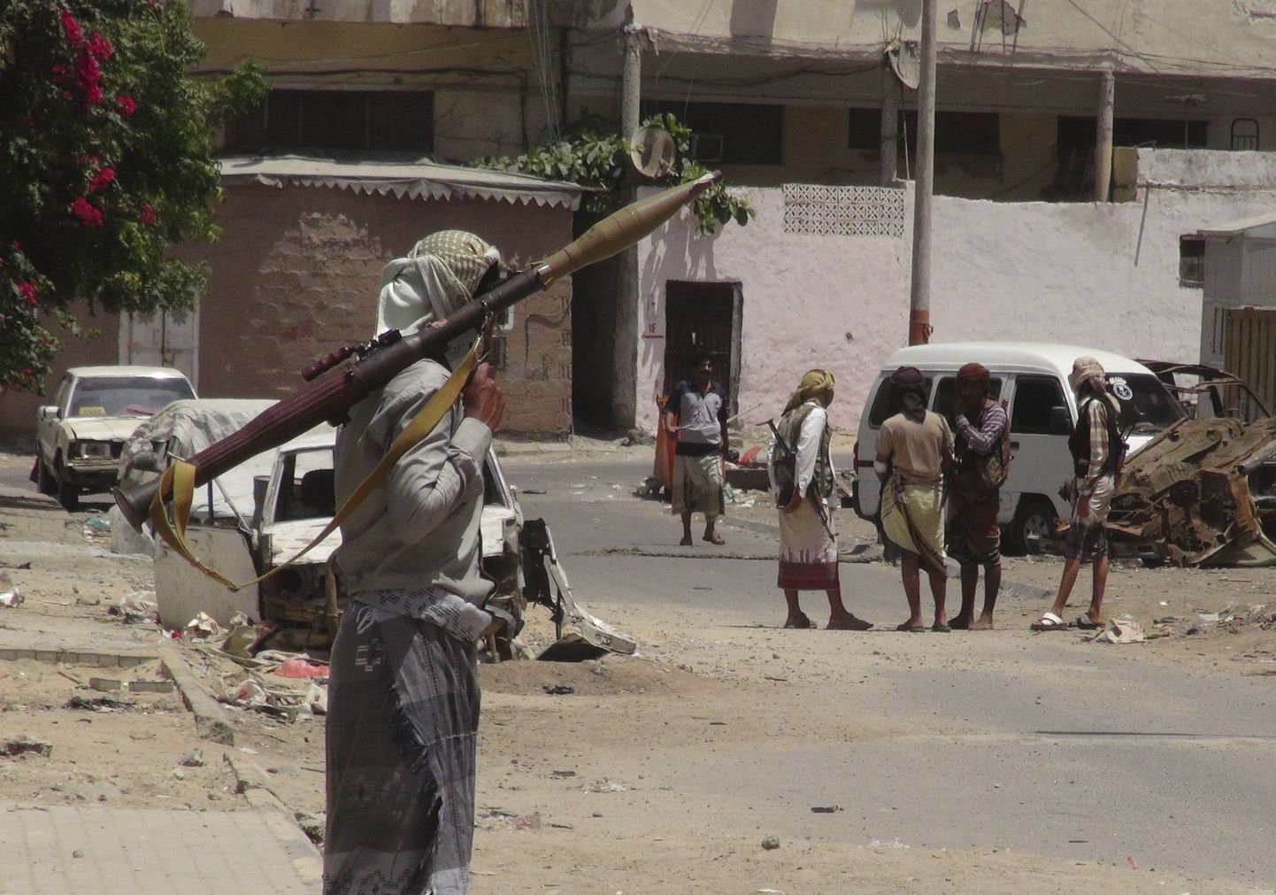 Relvastatud mässuline Adenis.