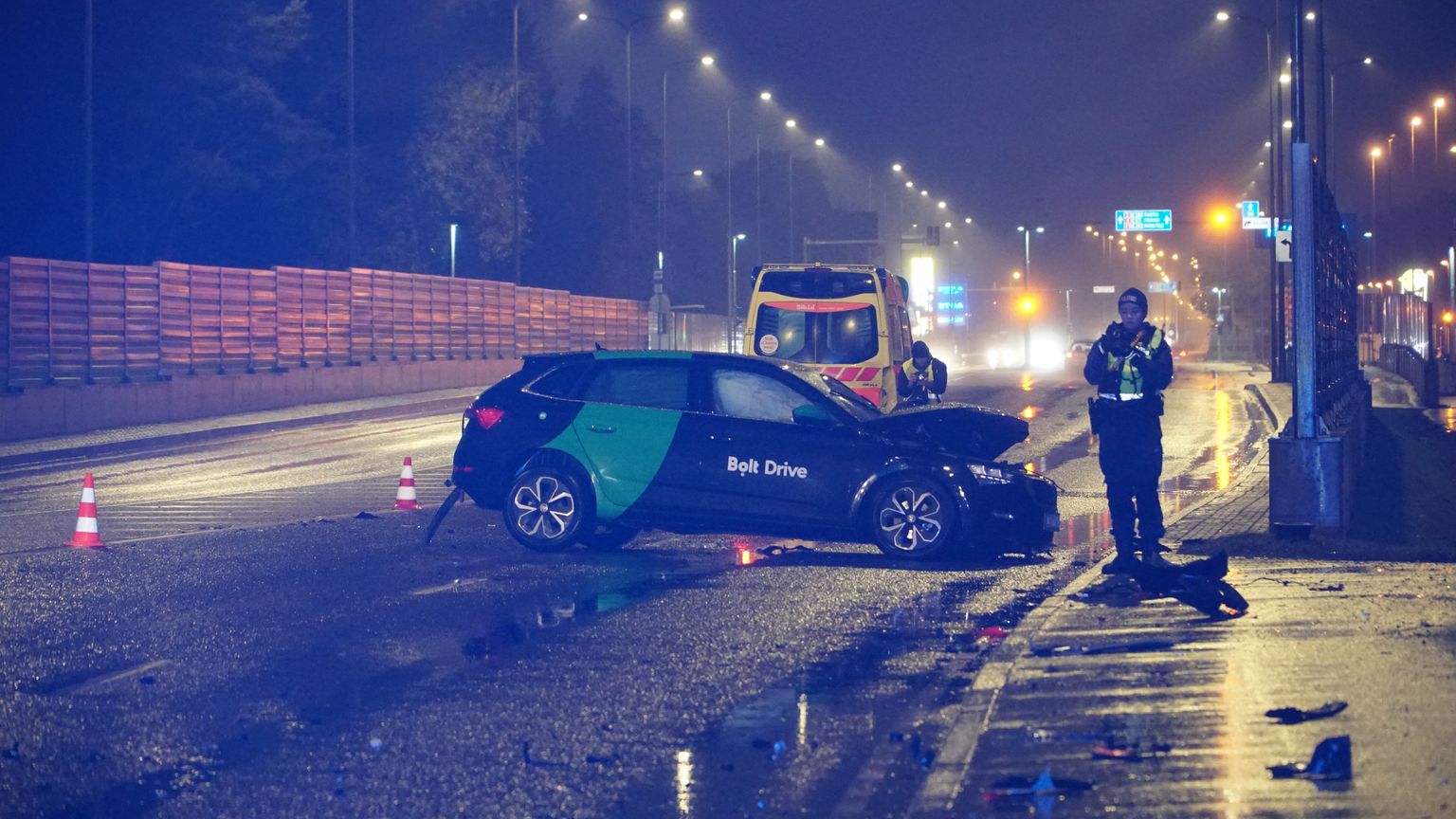 Bolt Drive sõitis kiirabiautole otsa.