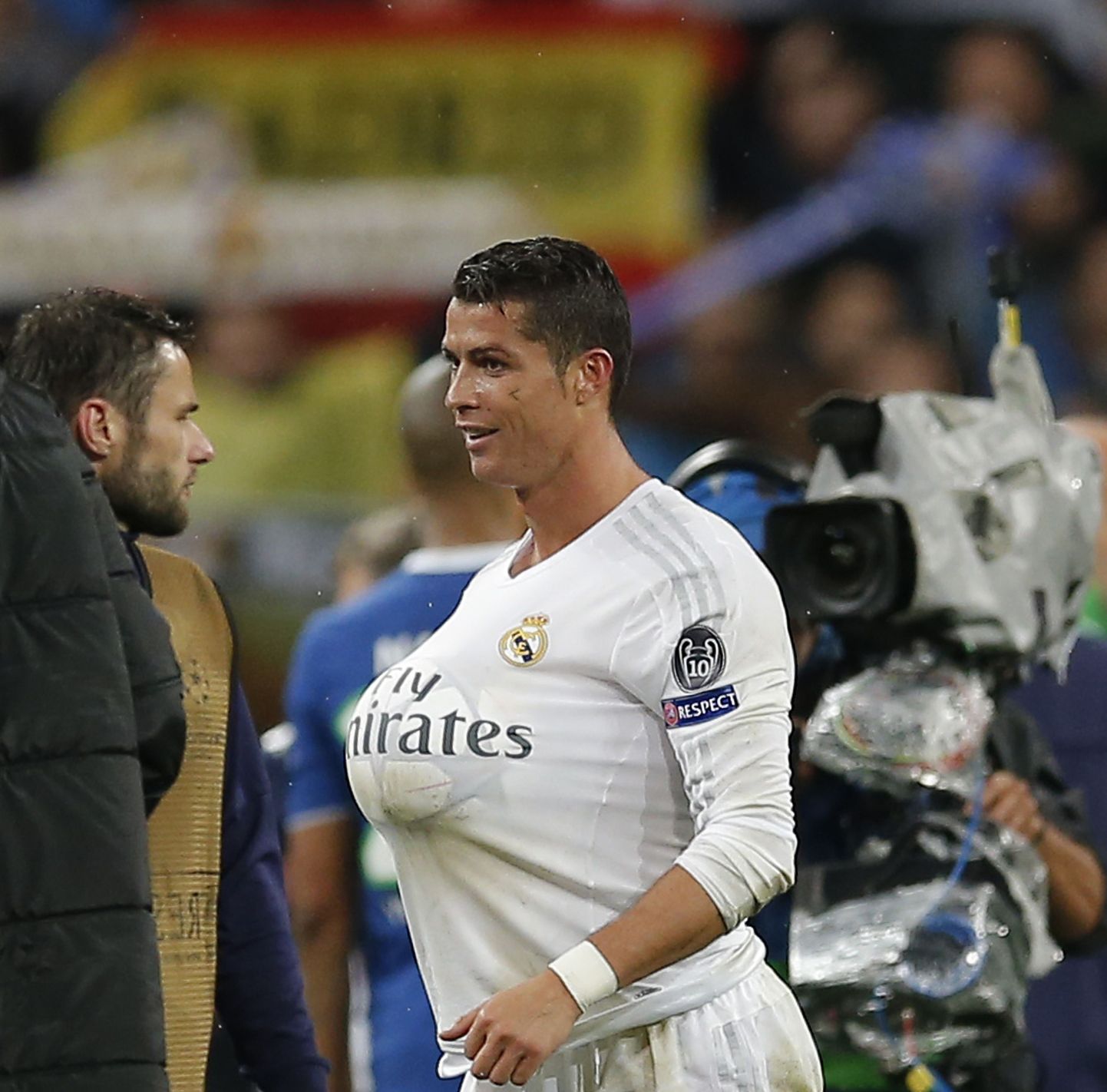 Kübaratriki löönud Cristiano Ronaldo on saanud traditsiooni kohaselt enda kätte mängupalli.