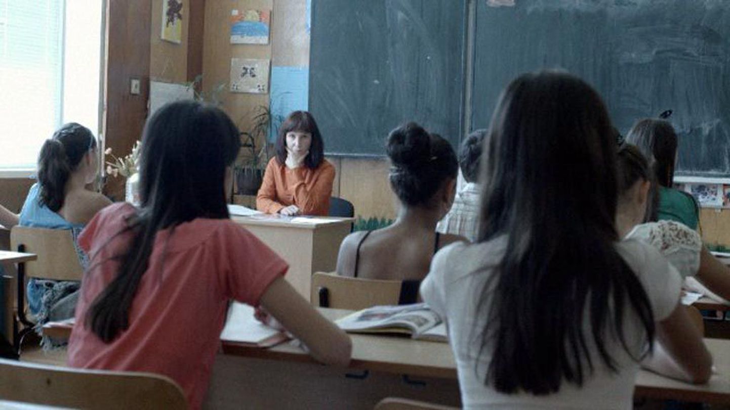 PÖFFi film "Õppetund" räägib loo ülirangest inglise keele õpetajast, kes eraelu keerdkäikude pärast on sunnitud oma põhimõtteid muutma.