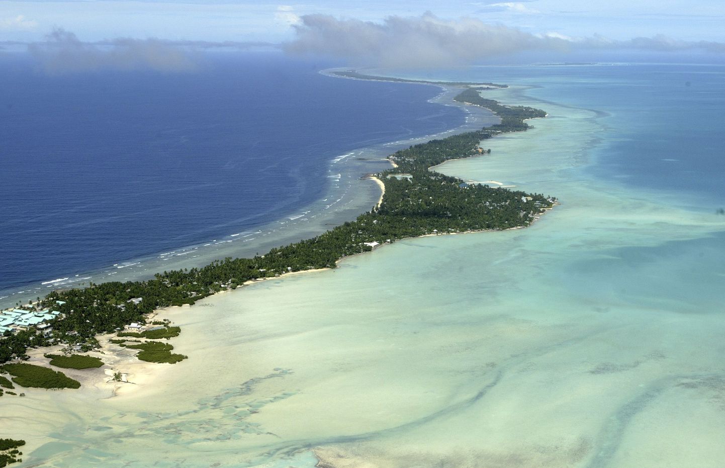 Kiribati saareriik Mikroneesias, Vaikses ookeanis.