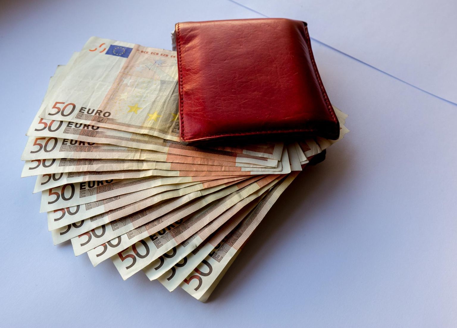 Tori vallavanema senine 2750eurone palk lepiti kokku neli aastat tagasi.