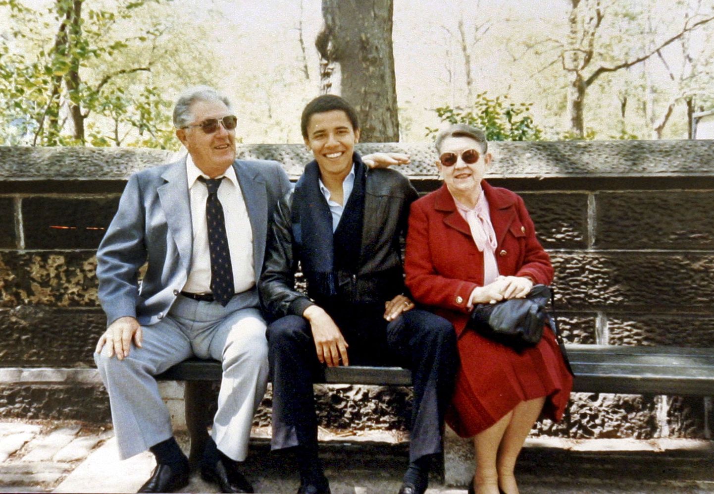 Barack Obama koos vanavanemate Stanley Armour Dunhami ja and Madelyn Dunhamiga