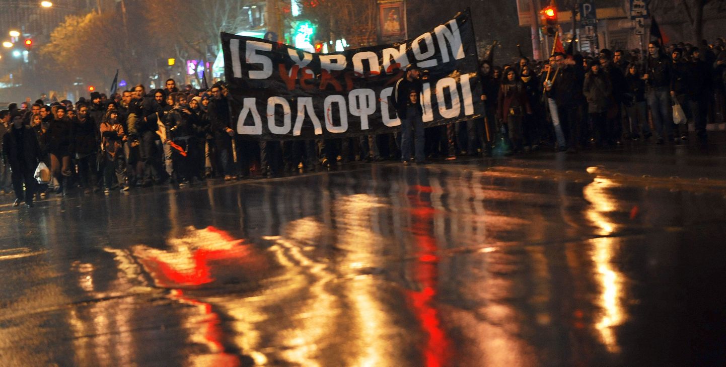 Kreeka vasakpoolsed protestijad jätasid halvast ilmast hoolimata ka Thessalonikis marssimist.