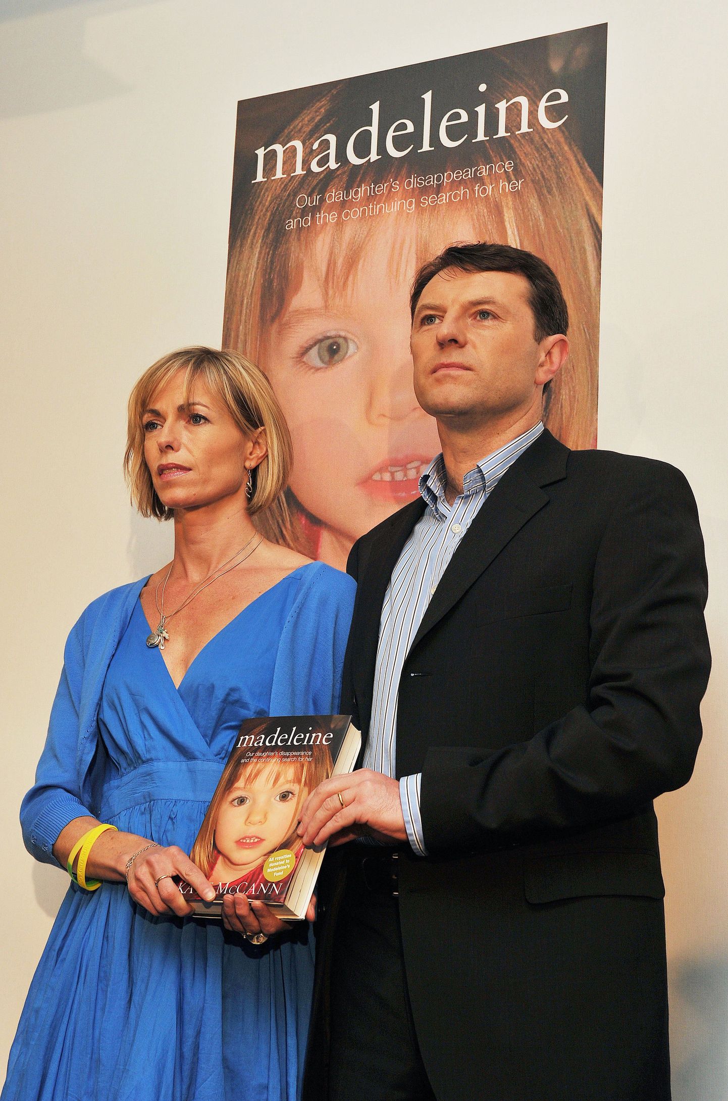 Kate ja Gerry McCann oma tütre Madeleine´i pildi taustal