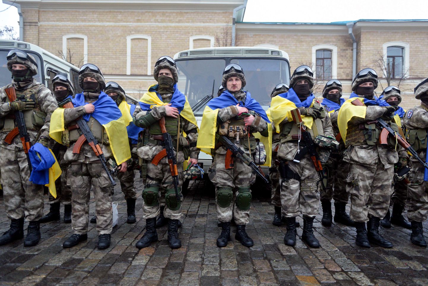 Министерство обороны Украины сообщило о гибели 15 военнослужащих за последние сутки на юго-востоке страны.