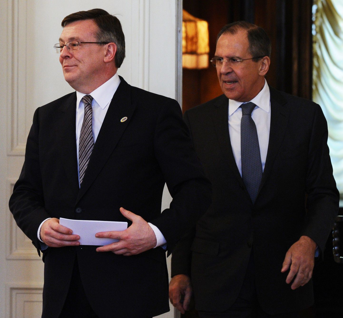 Vene välisminister Sergei Lavrov (paremal) koos Ukraina kolleegi Leonid Kožaraga täna Moskvas.
