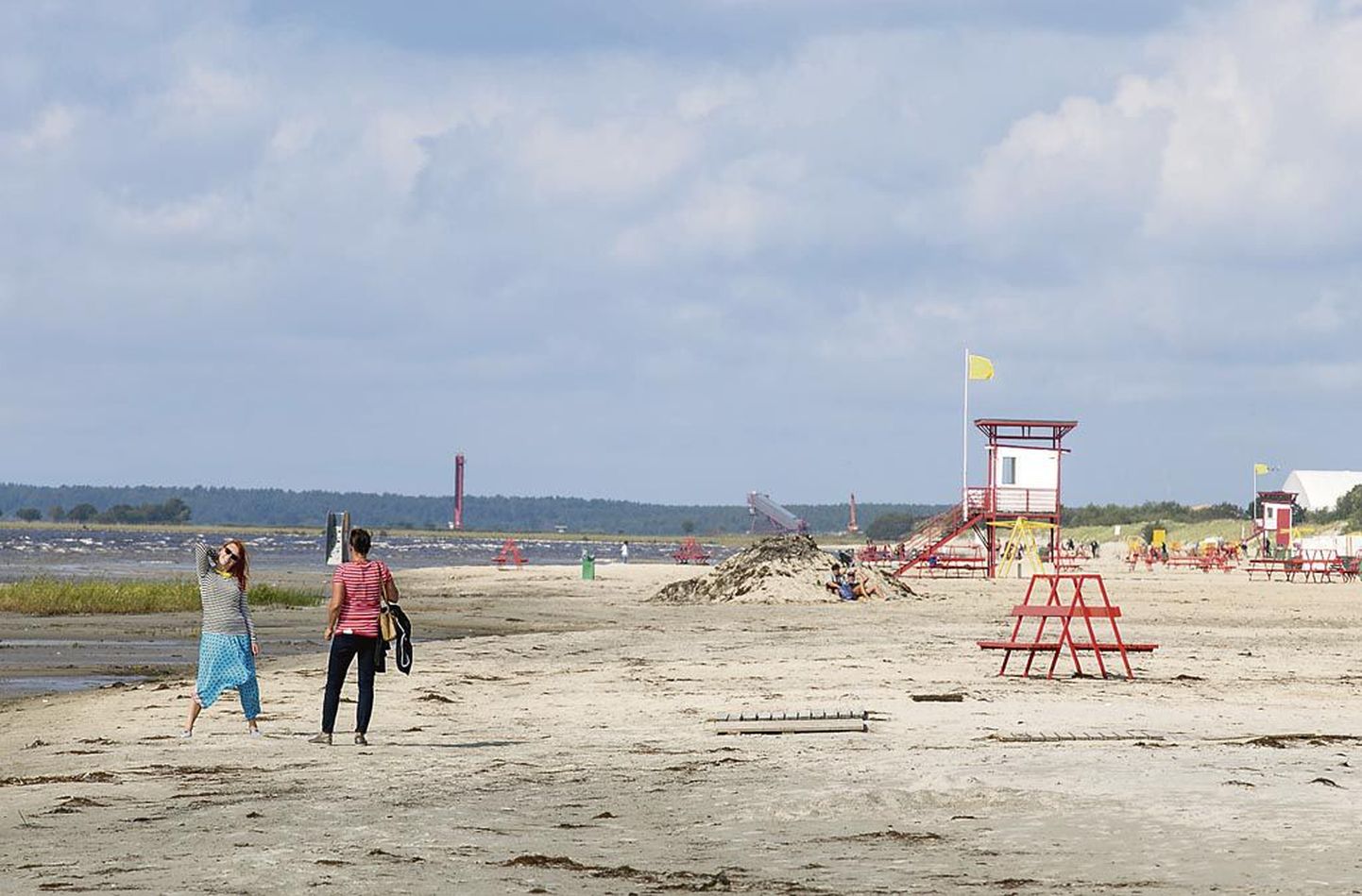 Pärnu abilinnapea Rainer Aaviku sõnul on randa pärast Weekend Festivali korduvalt koristatud. Septembris on kavas rannaliiva sõelumine.