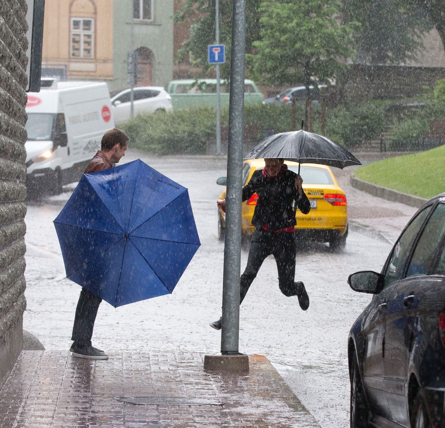 Vihmavari on tulnud juulikuus käeulatuses hoida.