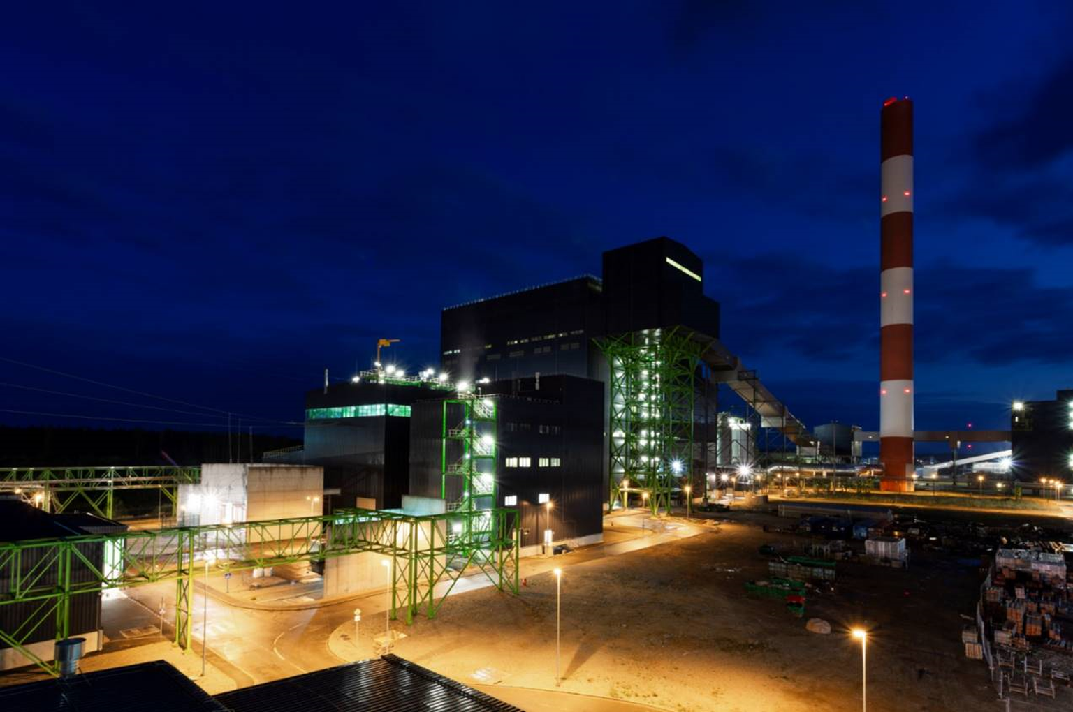 Fossiilsetest allikatest elektri tootmine langes möödunud aastal 42,7 protsenti, 2579 gigavatt-tunni tasemele. Pildil Auvere elektrijaam.