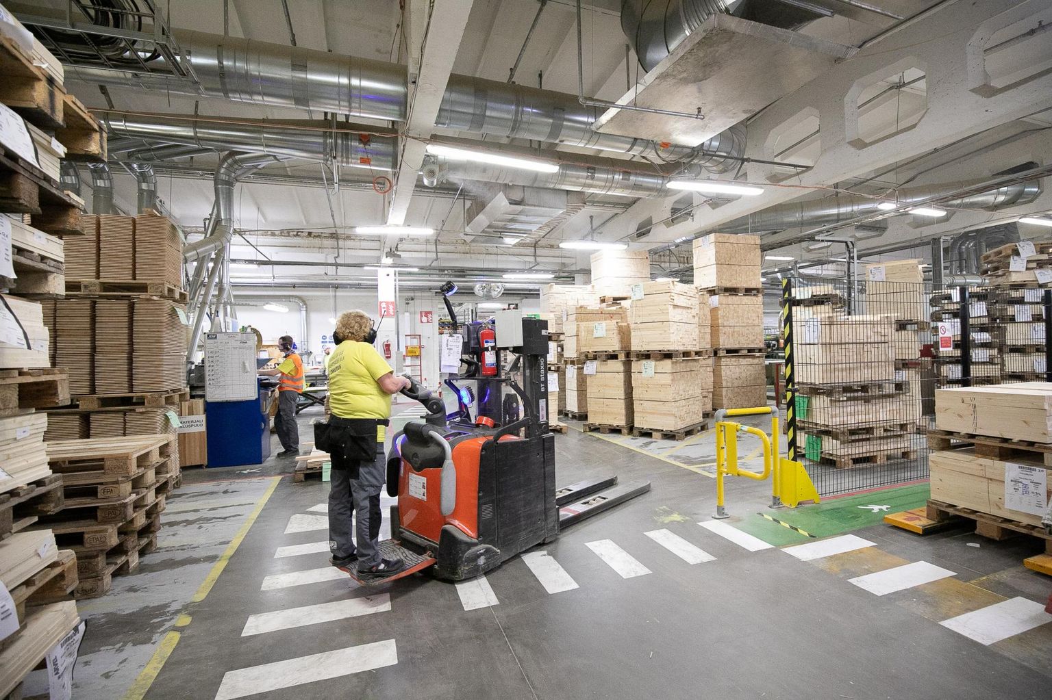 JELD-WEN-i Rakvere tehases korraldatakse töö ümber ja vaja hakkab minema rohkem oskustööjõudu.