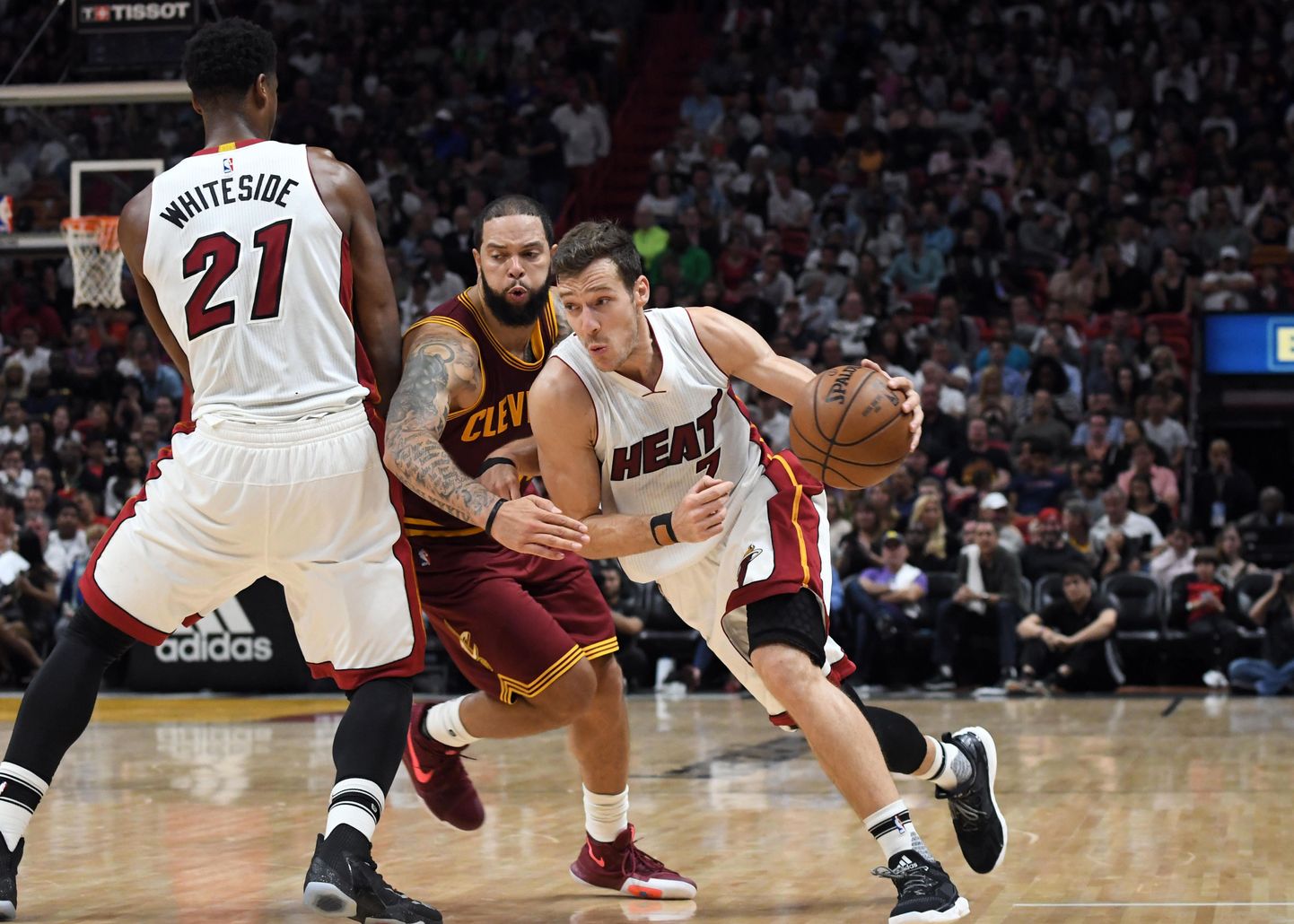 Miami Heat jätkab jahti edasipääsule.