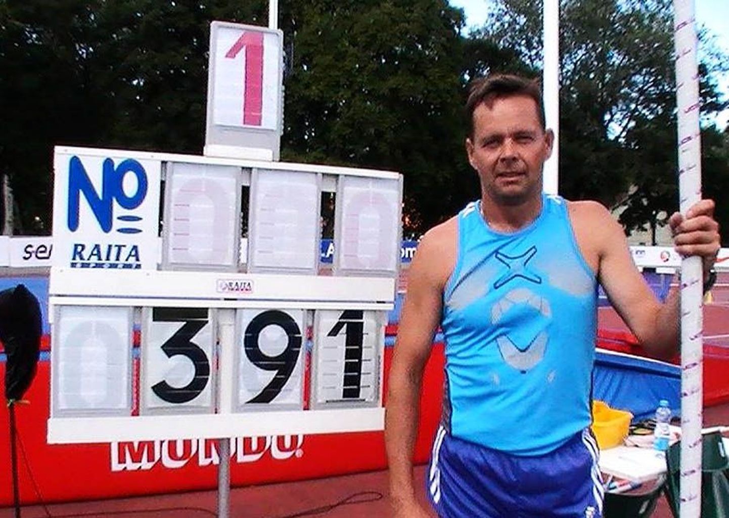 Aivar Hommik võitis M-50 klassi teivashüppe Eesti rekordiga.