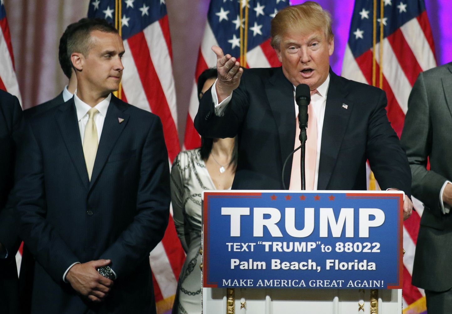 Kampaaniajuht Corey Lewandowski ja vabariiklaste presidendikandidaat Donald Trump