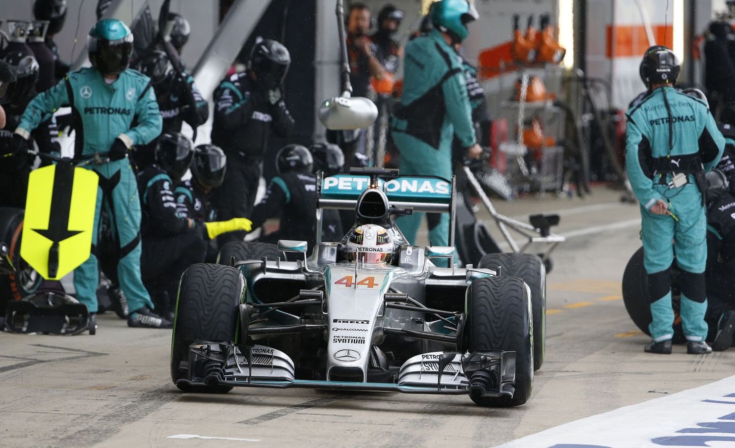 Lewis Hamilton Suurbritannia GP-l boksis.