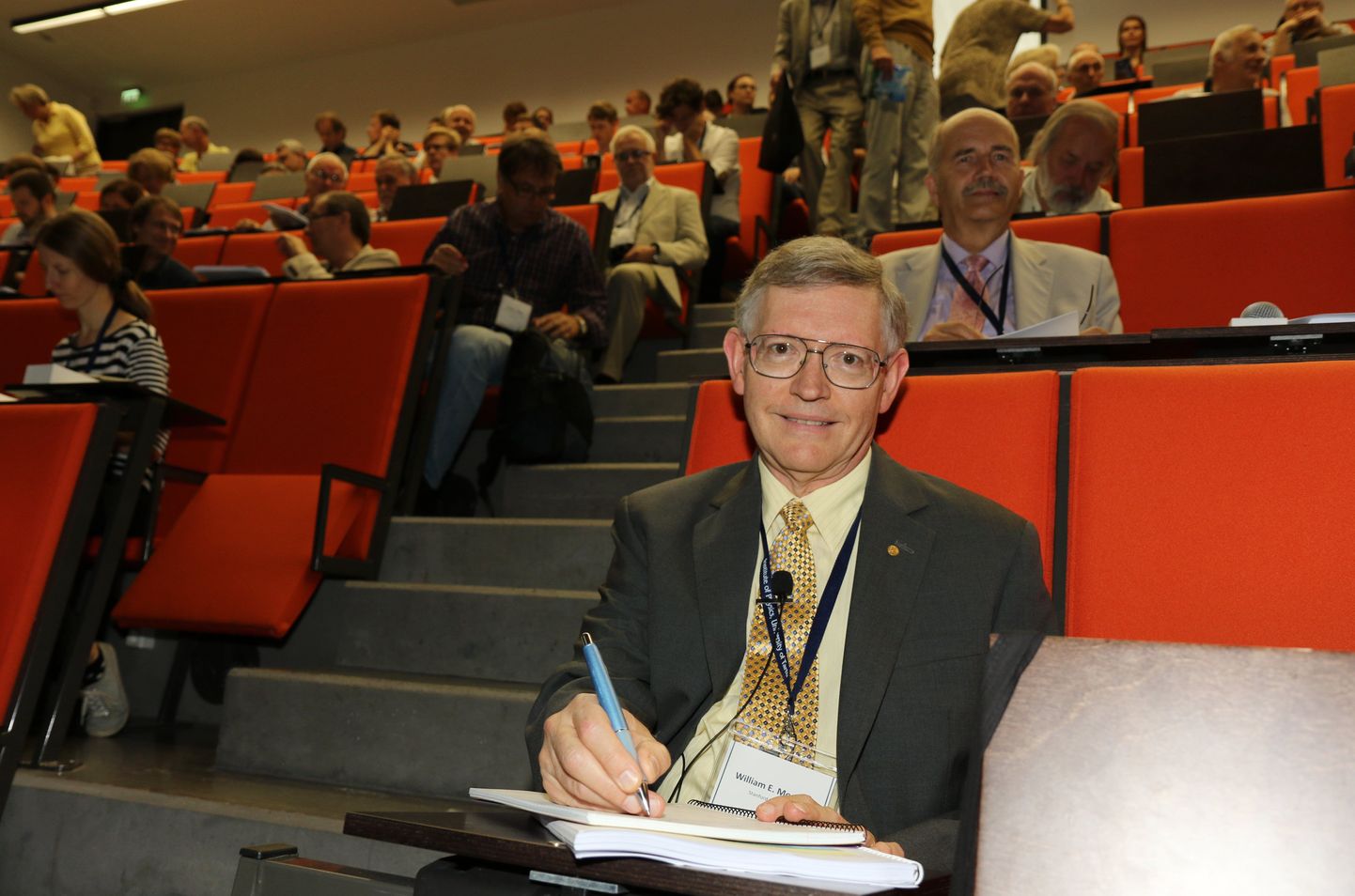 Tartu ülikoolis käib kõrgetasemeline füüsikakonverents, mille avaloengu pidas 2014. aasta Nobeli preemia laureaat, Stanfordi ülikooli professor William E. Moerner.