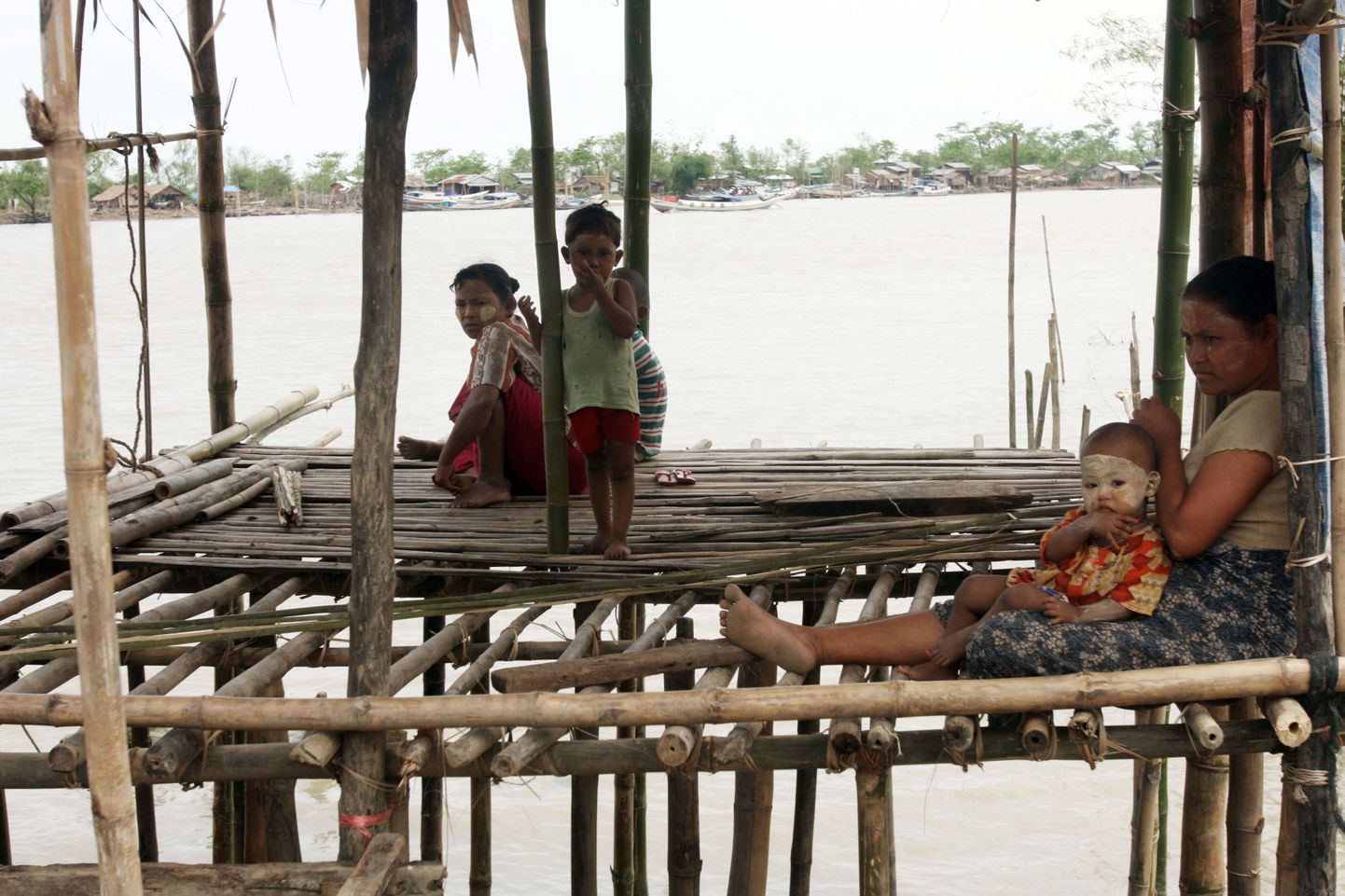 Myanmari hunta soovitas tsükloniohvritel konni süüa