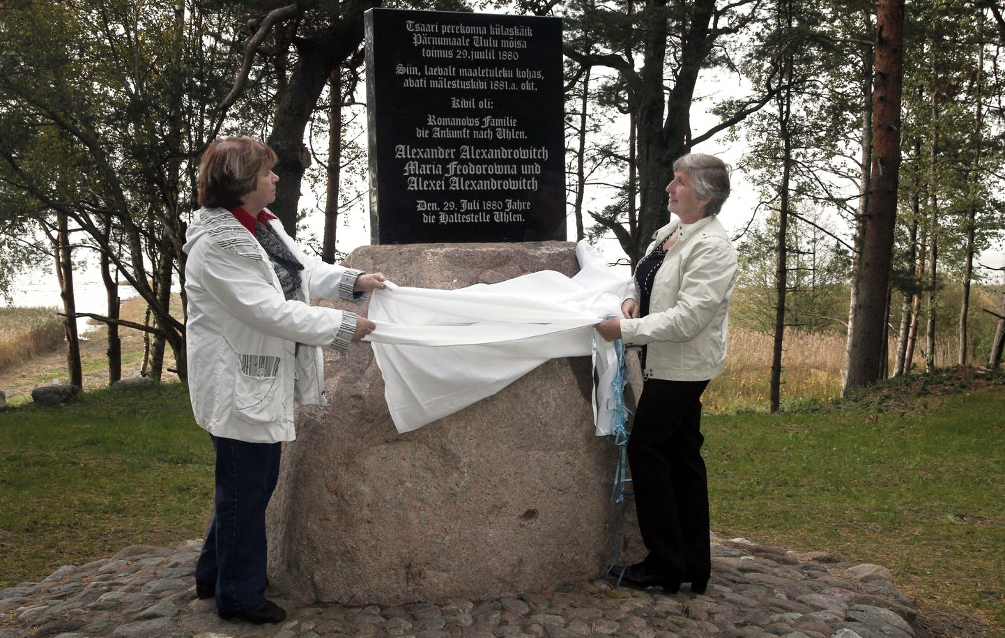 Tahkuranna vallas Reiu külas taasavati ajalooline kivi, mille Uulu parun Stael von Holstein püstitas tänuks tsaariperekonna külaskäigu eest.
