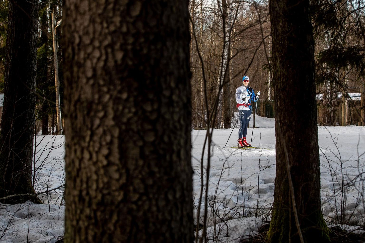 Eesti suusatamine on hetkel skandaalidest räsitud, kuid lootust on, et uus põlvkond kergitab pead. Taamal Kristjan Koll oma koduradadel Nõmme suusakeskuses. FOTO: Sander Ilvest