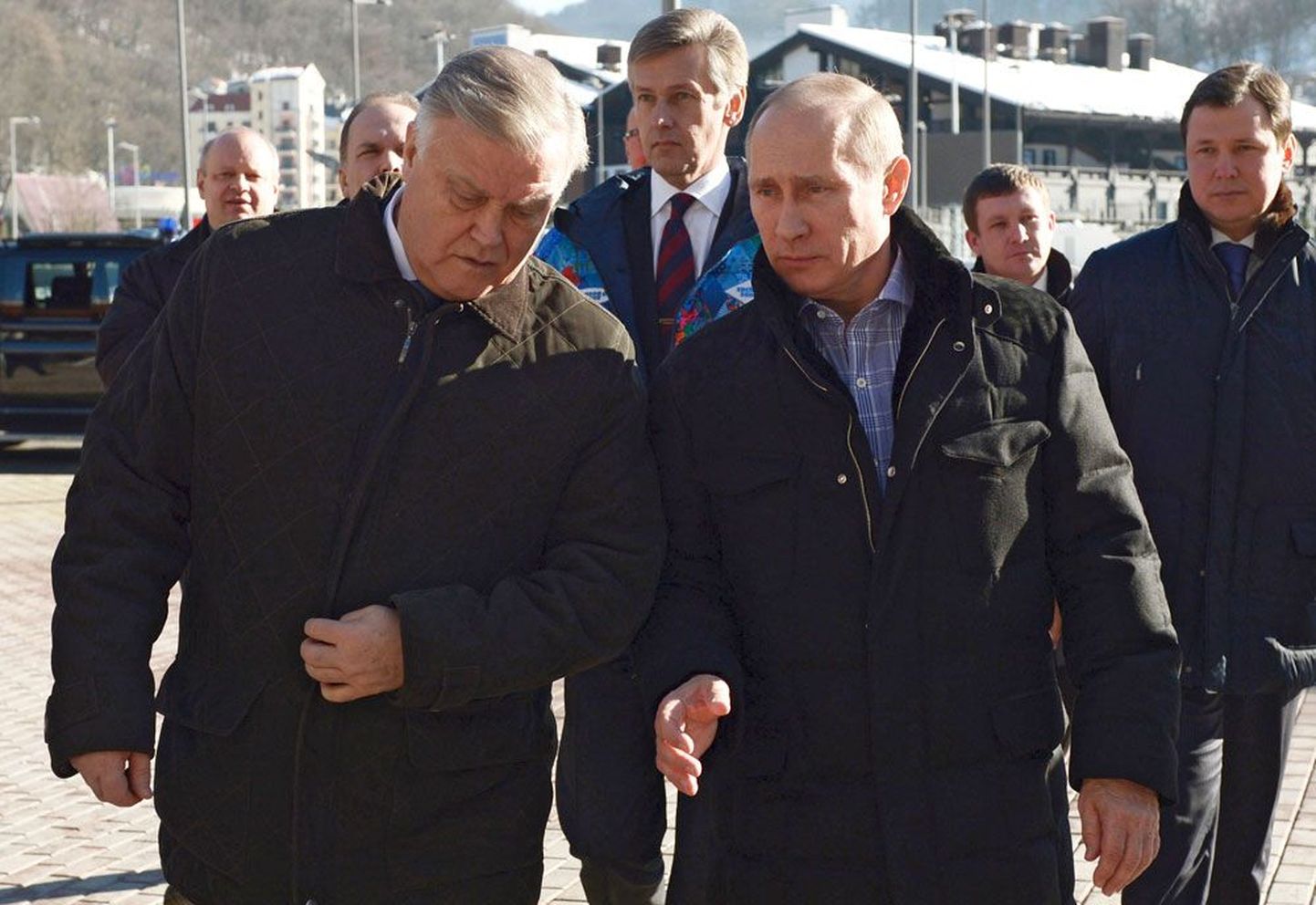Riikliku raudteefirma Venemaa Raudteed juhti Vladimir Jakuninit (vasakul) peetakse Vladimir Putini lähedaseks liitlaseks.