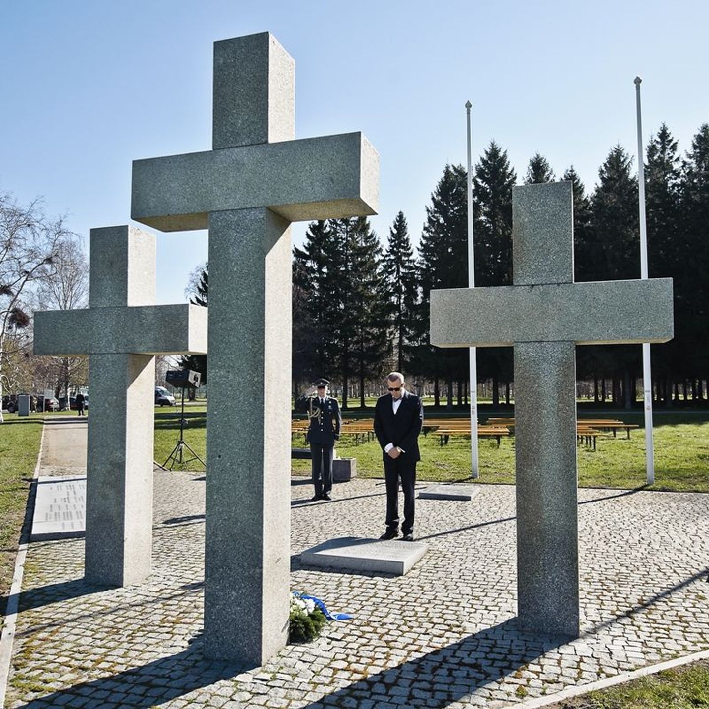 President Toomas Hendrik Ilves mälestas Maarjamäel Teises maailmasõjas langenuid.