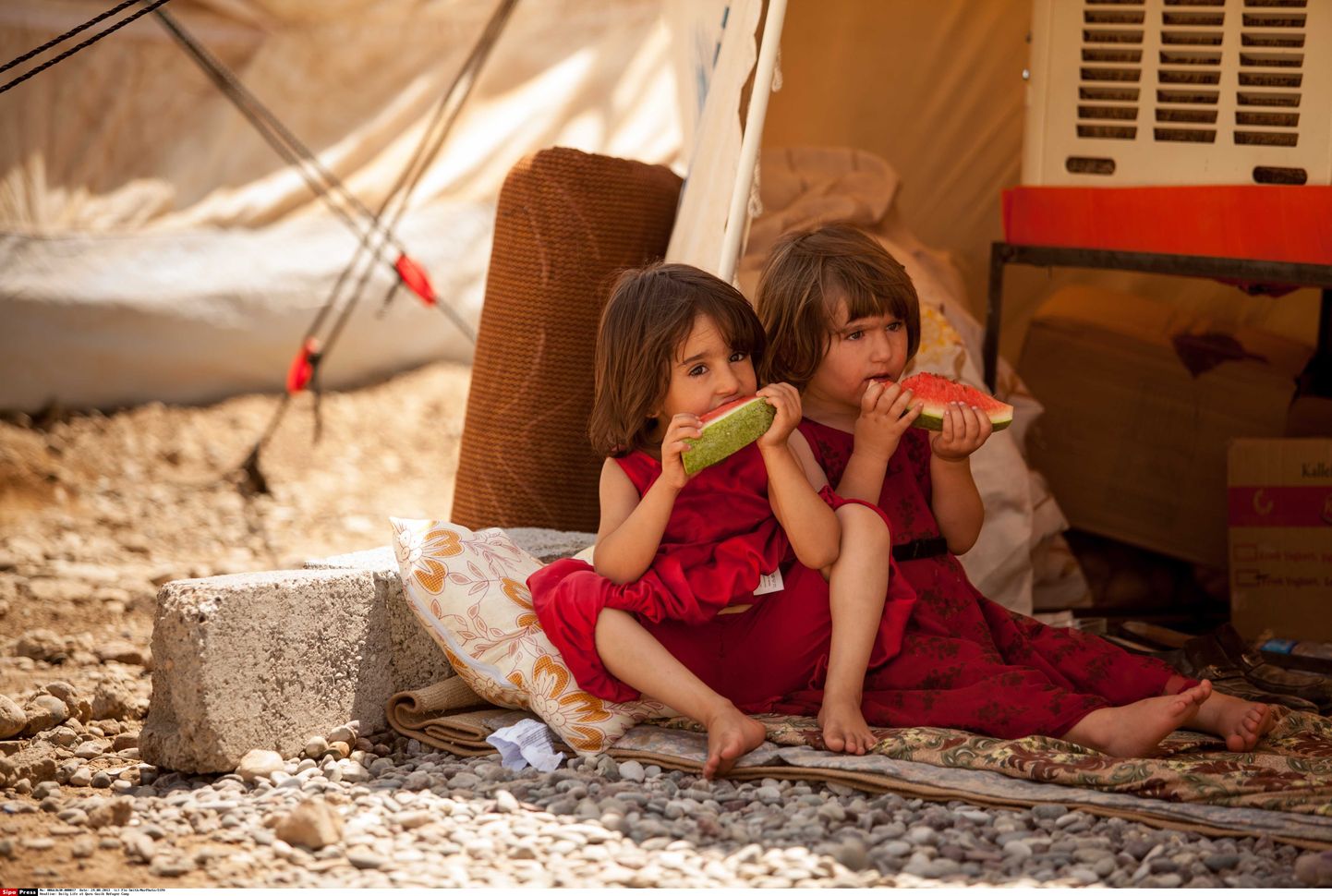 Noored süürlased põgenikelaagris.