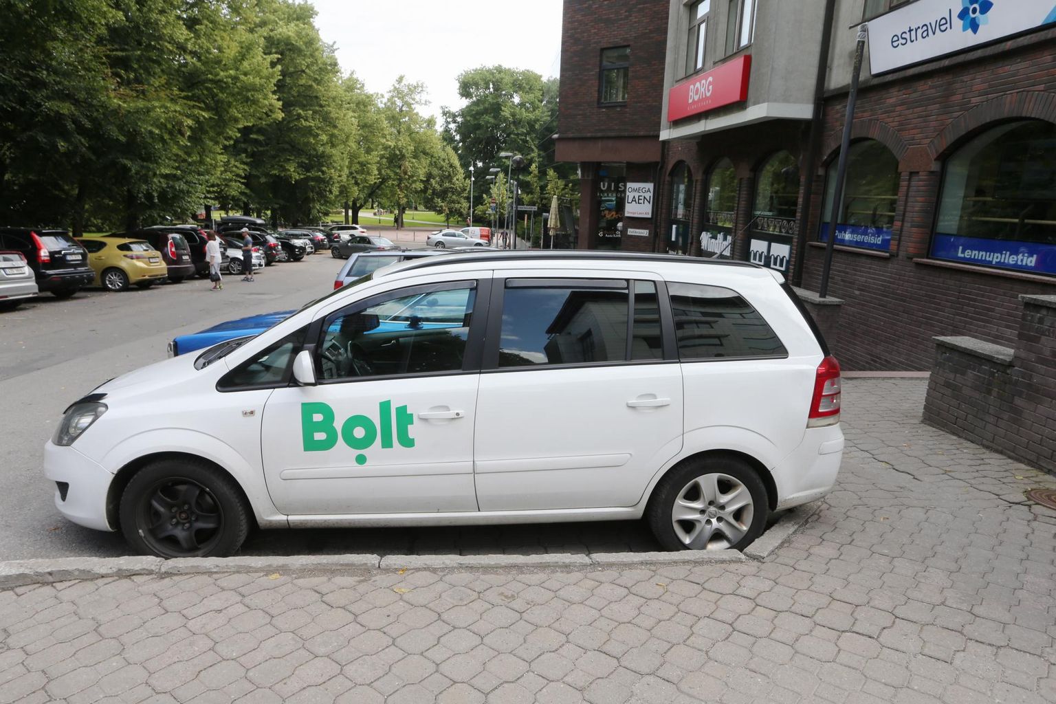 Bolti auto
