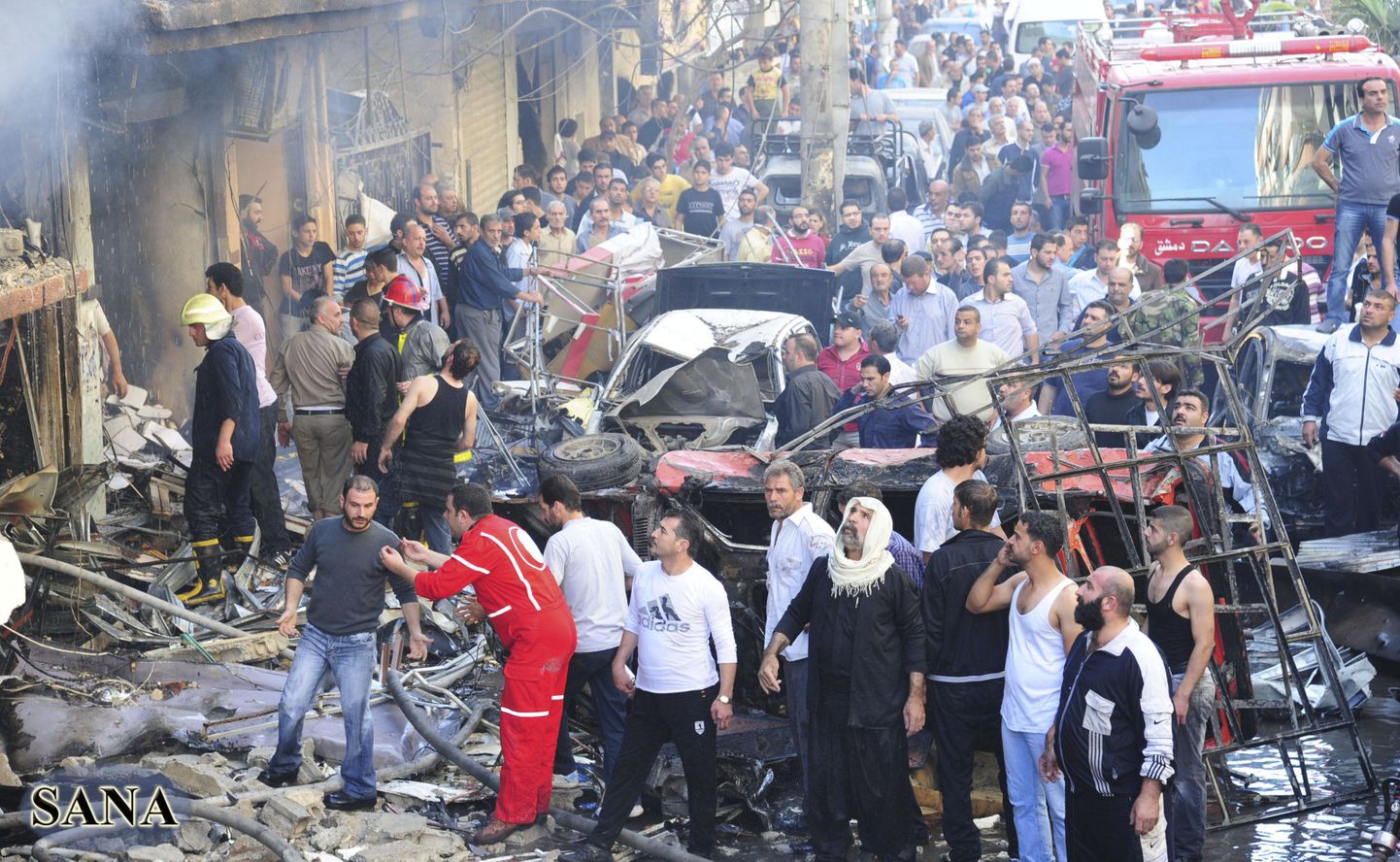 Autopommiplahvatuse purustused Damascuse lähistel.