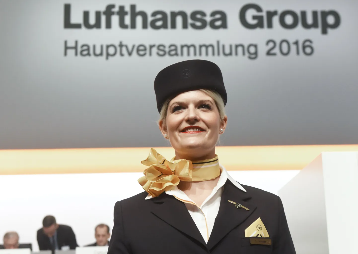 Стюардесса Lufthansa.
